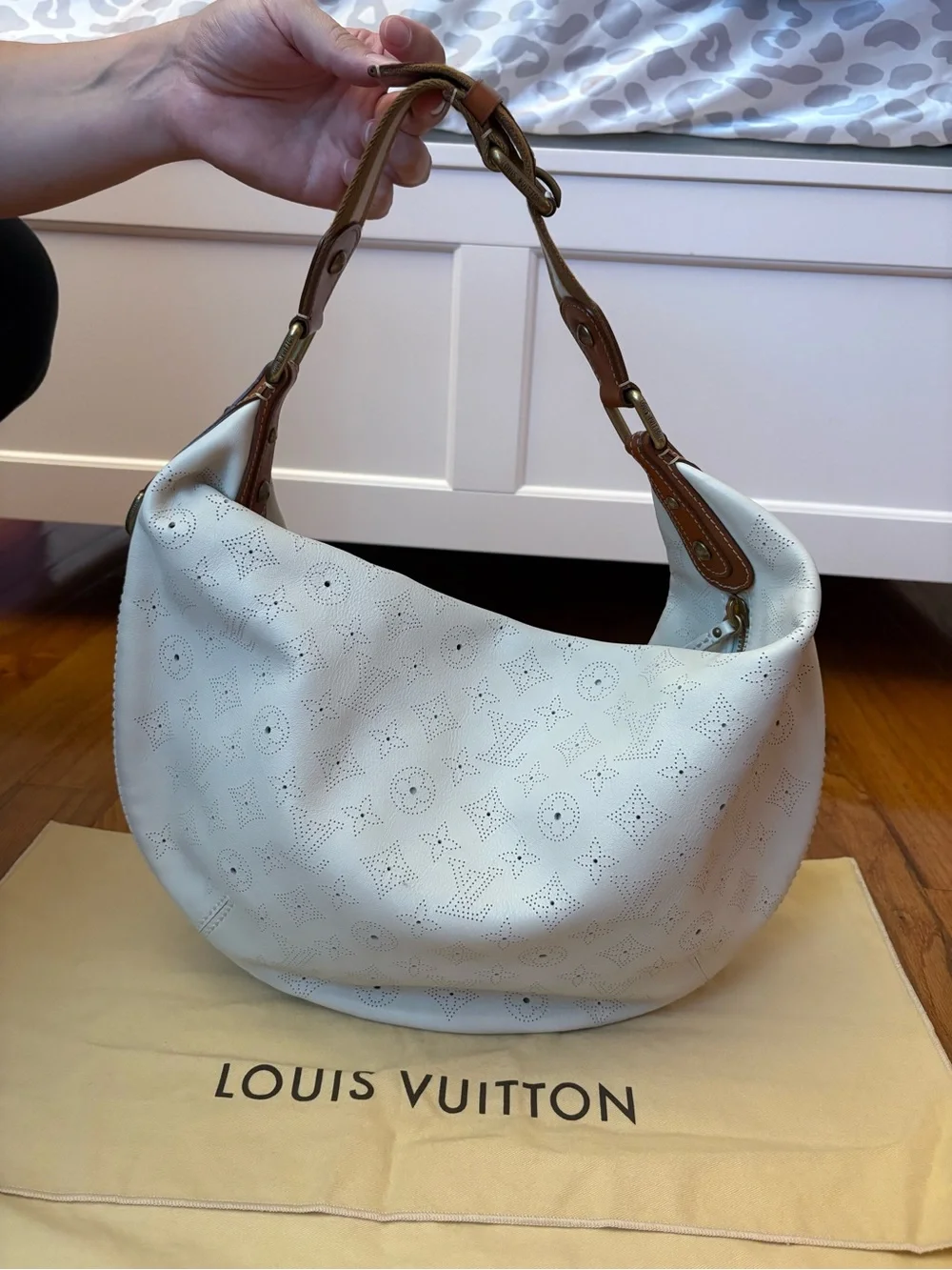Louis Vuitton White Onatah GM Hobo Bag With Brown Buckle Strap and Accents